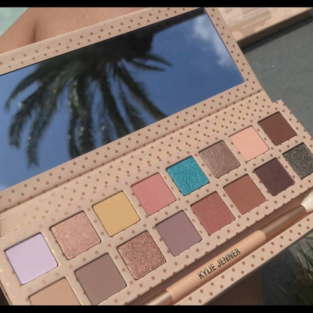 Kylie Cosmetics Take Me on Vacation Pallete